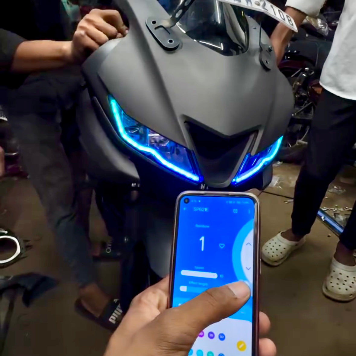 Yamaha R15 V3 Headlight Smart Drl Light Colour Changing & Running Mods Using Bluetooth App